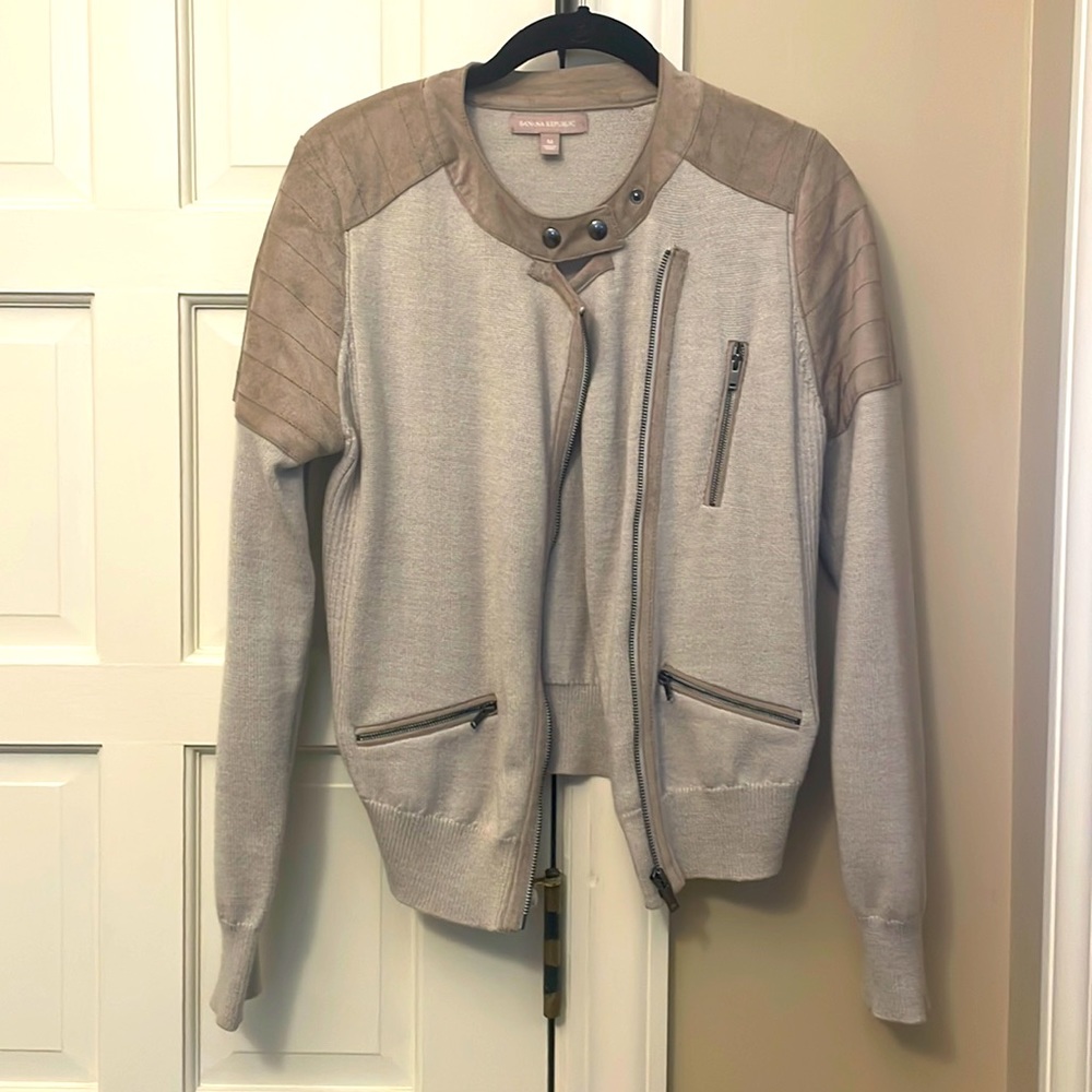 Mix media bomber jacket, oatmeal color, suede on the shoulders, sweater material